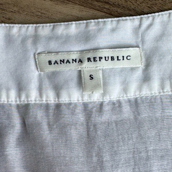 Kenneth Cole White Linen-Blend Lace-trimmed V-Neck Cap Sleeve Blouse - Picture 4 of 11